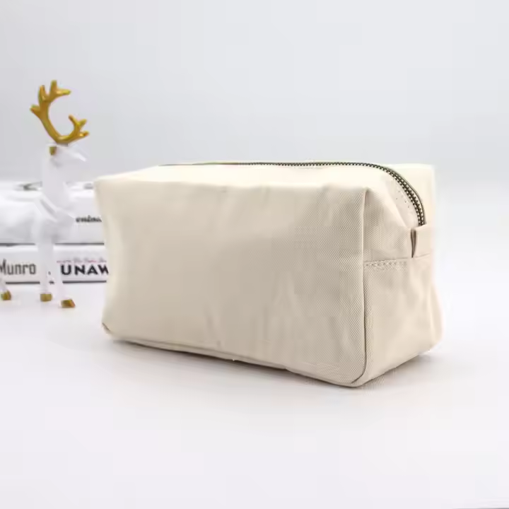 Beige cotton zipper bag with minimalist design