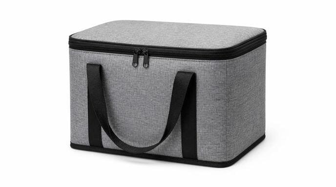 Insulated bag sealing structure