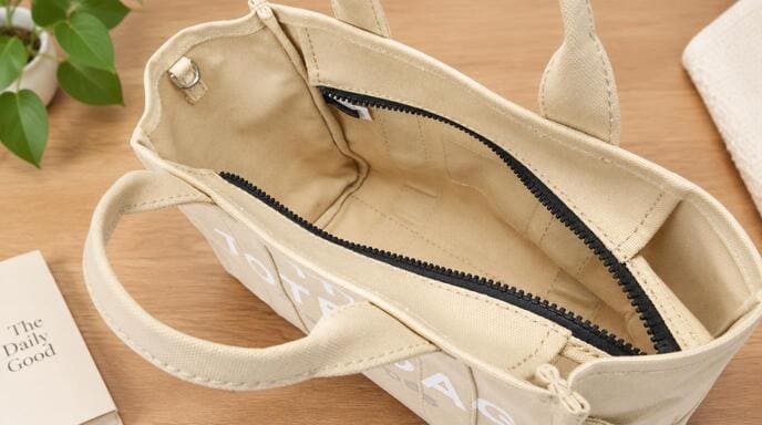 Mini tote bag customization details